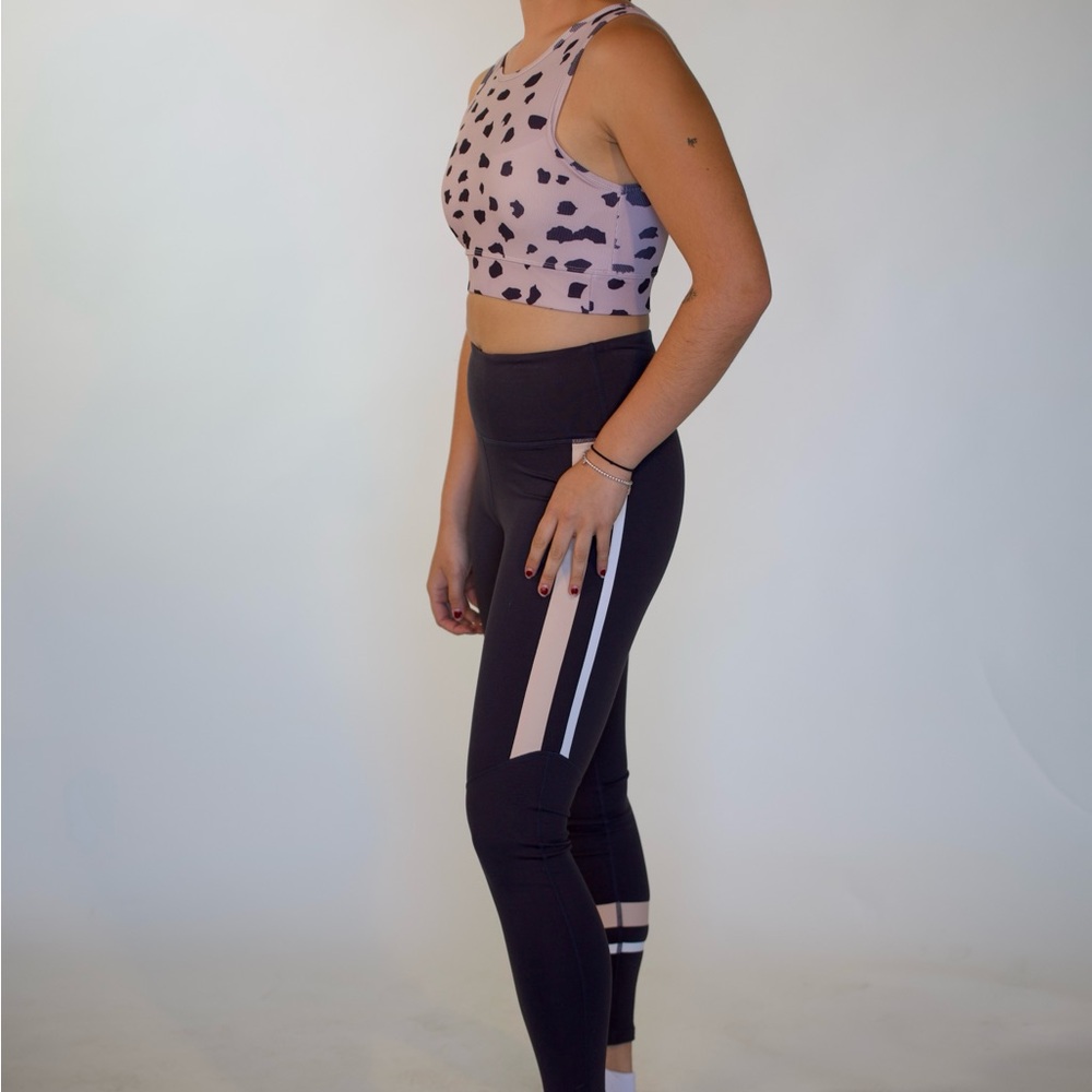CLOSET, CLEAR OUT! 🎊 SEE DESCRIPTION ⭐️ Stylish Black and Pink Women's Leggings